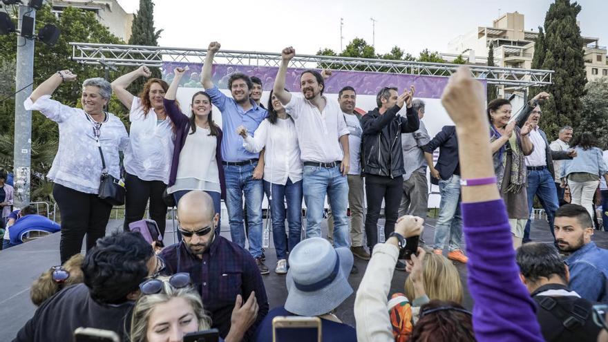 Pablo Iglesias y el resto de candidatos de Unidas Podemos durante su intervención en Palma.