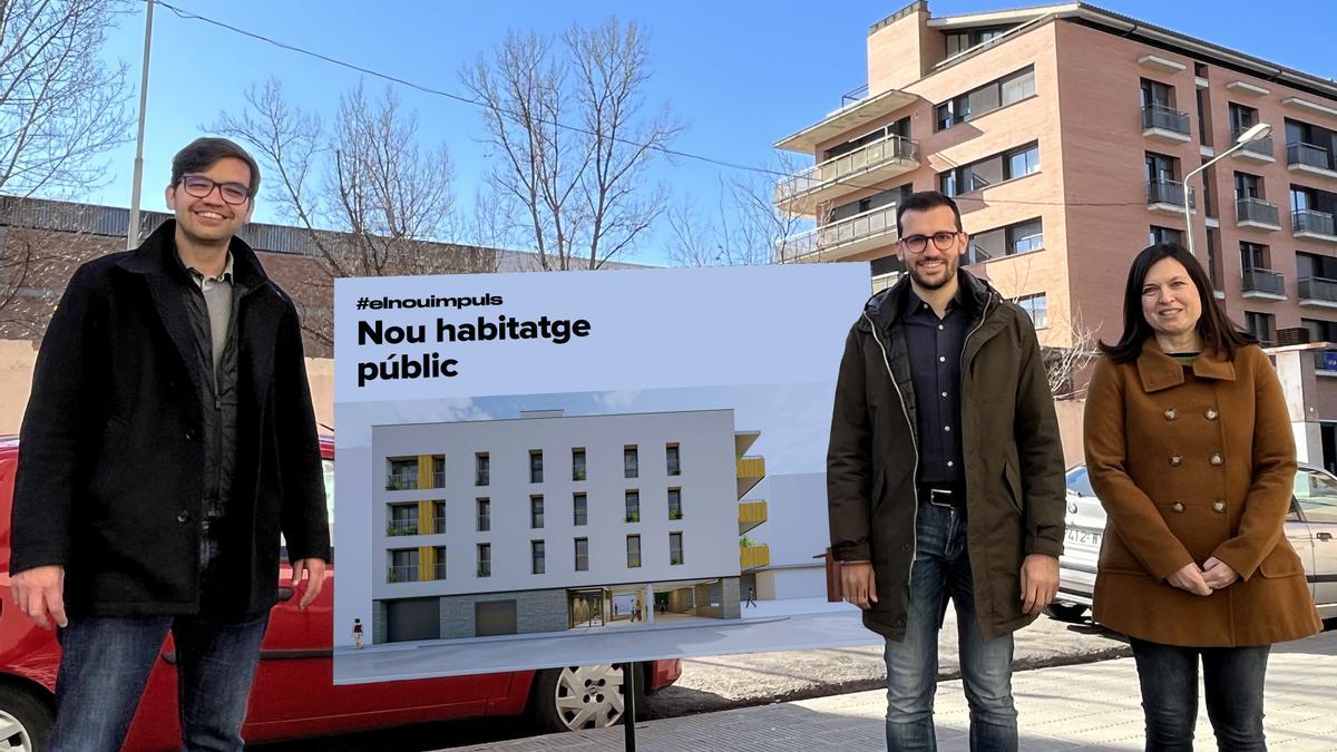 Quim Roca, Jordi Cuadras i Irene Gil presentant les propostes d'habitatge