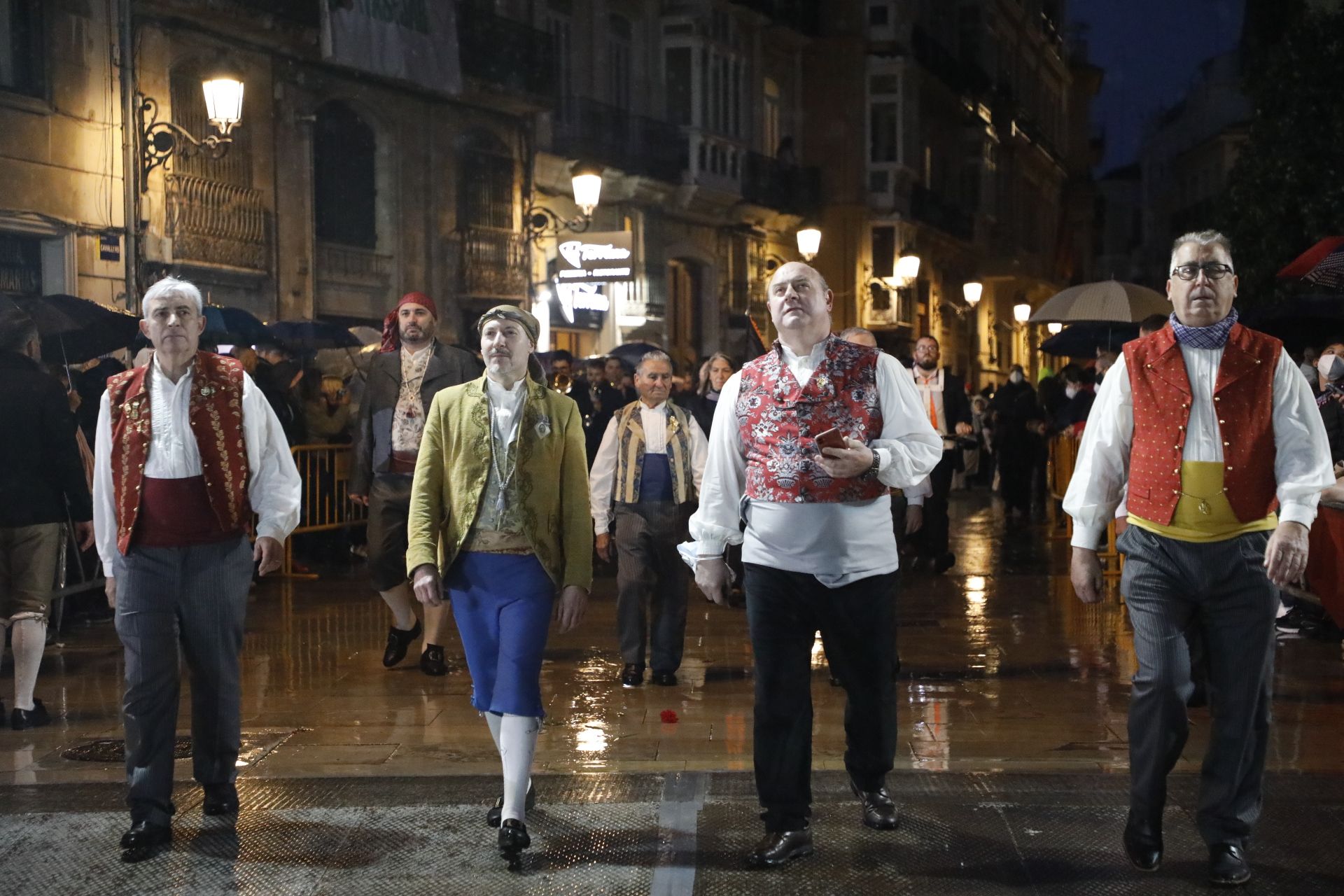 Búscate en el primer día de ofrenda por la calle de la Quart (entre las 19:00 a las 20:00 horas)