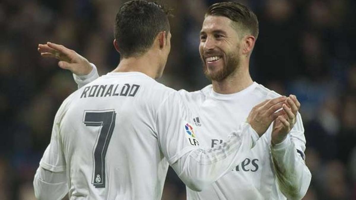 Cristiano Ronaldo y Sergio Ramos celebran un gol con el Real Madrid esta temporada