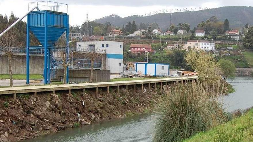 La depuradora de Redondela, situada en la zona de A Marisma. // FdV