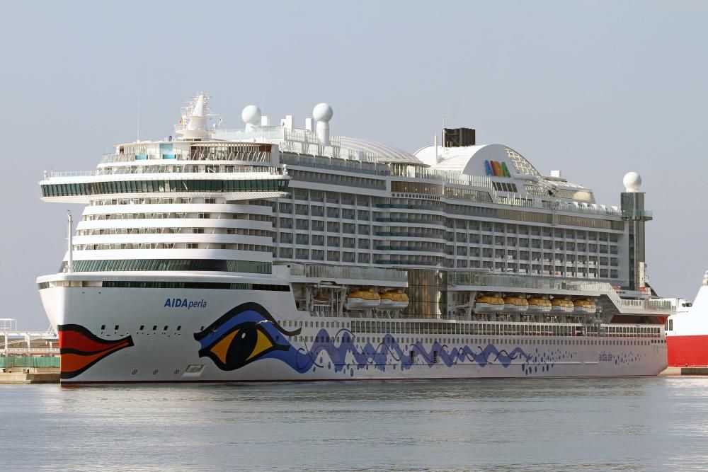 La naviera Aida estrena en el puerto de Palma su nuevo súper crucero