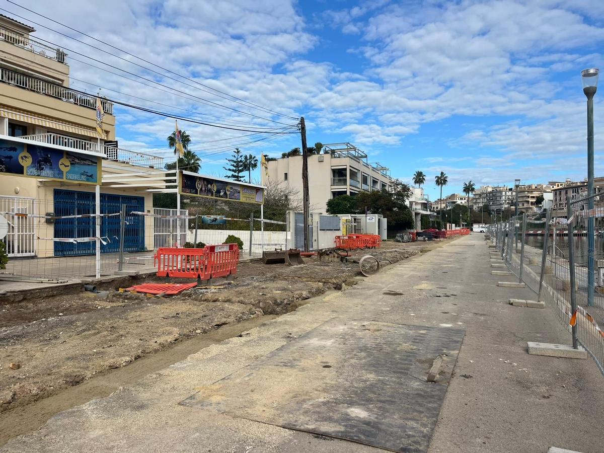 Una imagen de las obras que se ejecutan en uno de los muelles del Riuet de Porto Cristo.