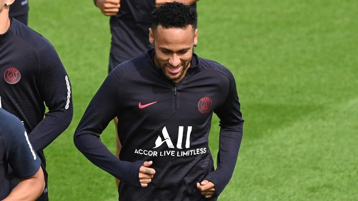 Neymar, en el entrenamiento del PSG de este viernes.