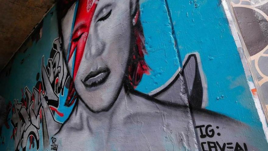 Un muro pintado con el rostro de Bowie en Atlanta, Estados Unidos.