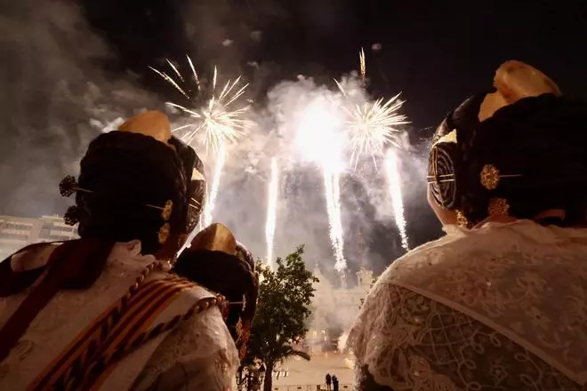La pirotecnia echa el cierre a la Gran Fira de València
