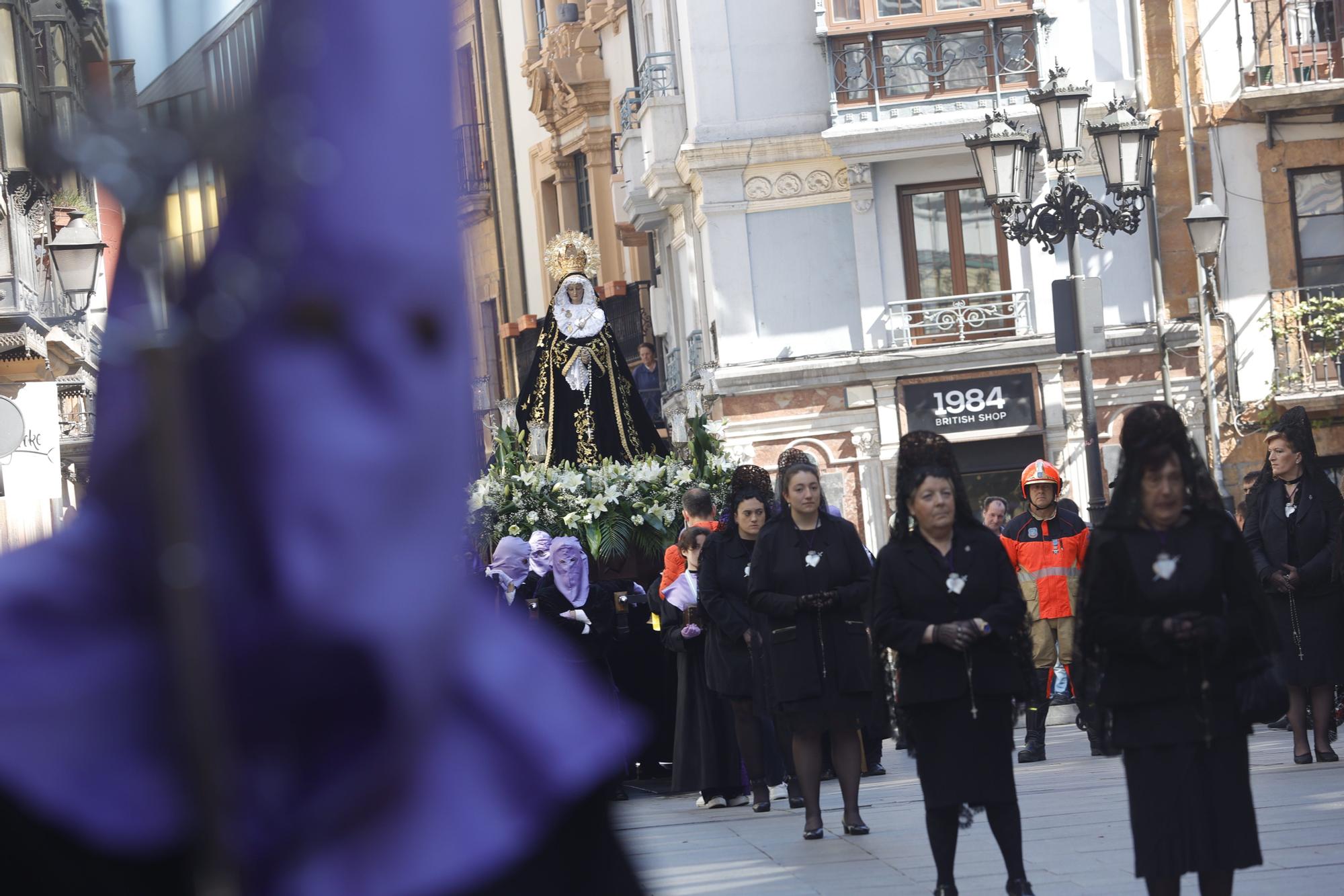 EN IMÁGENES: Así fue la procesión de la Soledad en la Semana Santa de Oviedo