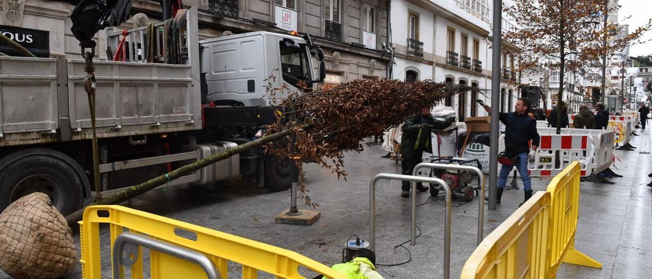 Obras municipales de peatonalización de la calle Compostela.