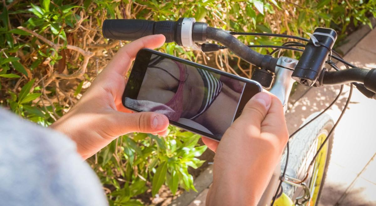 El consumo de pornografía entre los menores abre lapuerta al ‘sexting’, advierten los expertos.