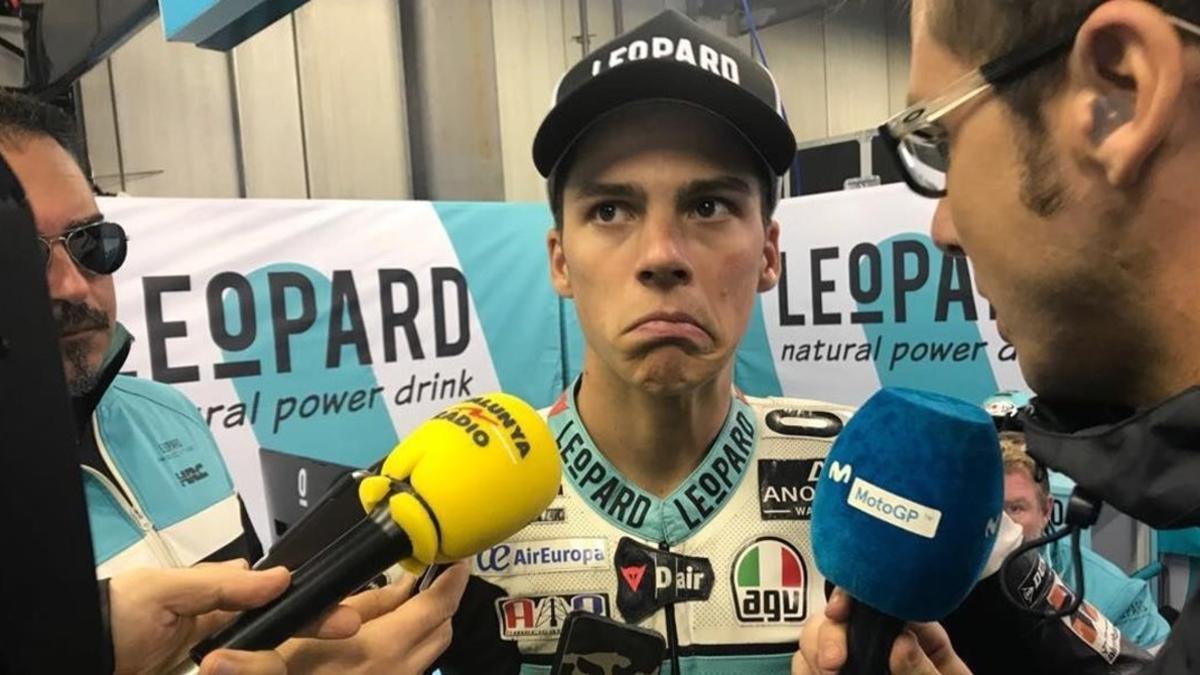 Joan Mir (Honda) muestra su extrañeza por su pésima carrera hoy en Motegi (Japón).