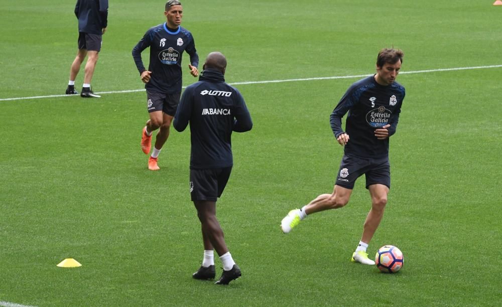 Entrenamiento del Deportivo a puerta cerrada en Ri