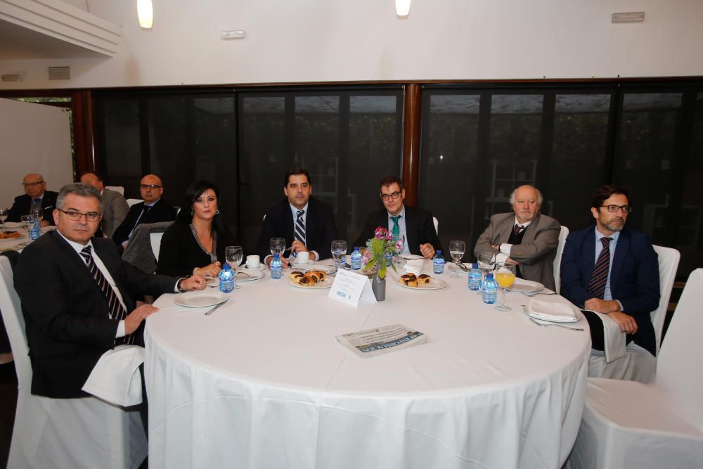 De izquierda a derecha, Manuel Villalgordo, director regional de Alicante Centro de Banco Sabadell; Rosa Vinal, secretaria general de FOPA; Rafael Regalado, Cámara de Comercio; Jorge Fauró, subdirector de INFORMACIÓN; Fernando Casado, presidente de AITA y Ángel Angulo, gerente de la Opinión de Murcia