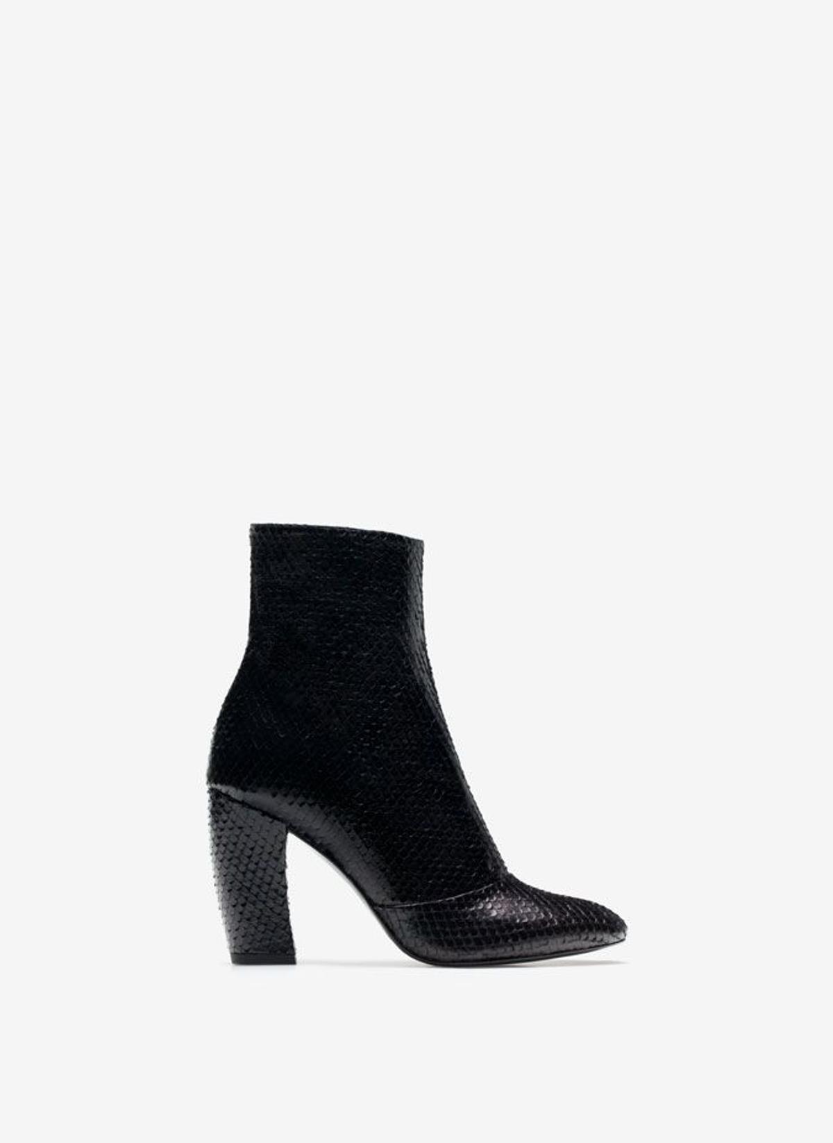 Botín efecto serpiente, Uterqüe (89,95€)