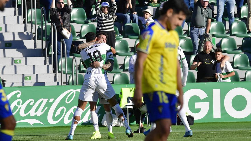 Josan marca el objetivo del Elche antes de Navidad
