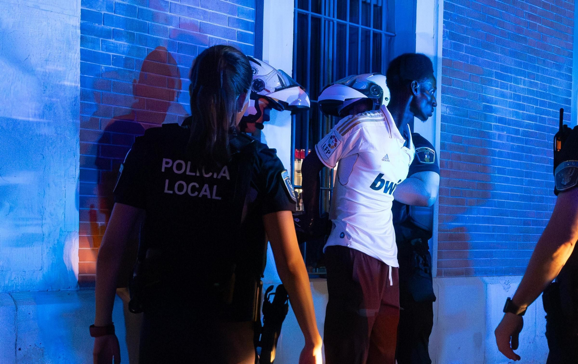 Operativo conjunto policial contra el ‘top manta’ en el puerto de Alicante