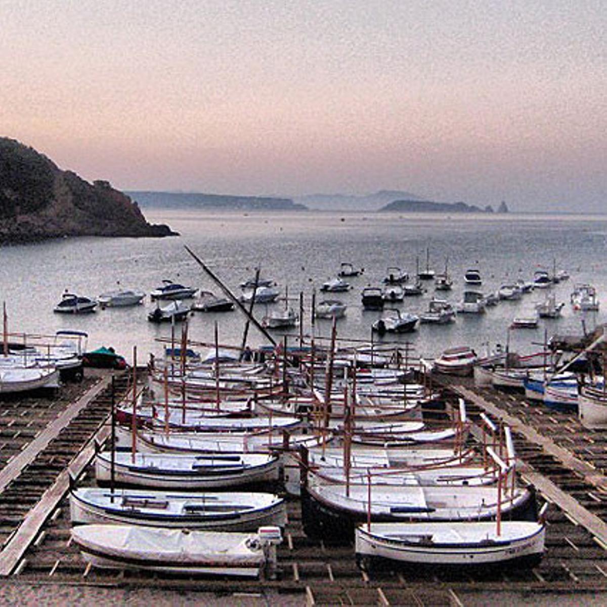 Vista de los barcos en Sa Riera.