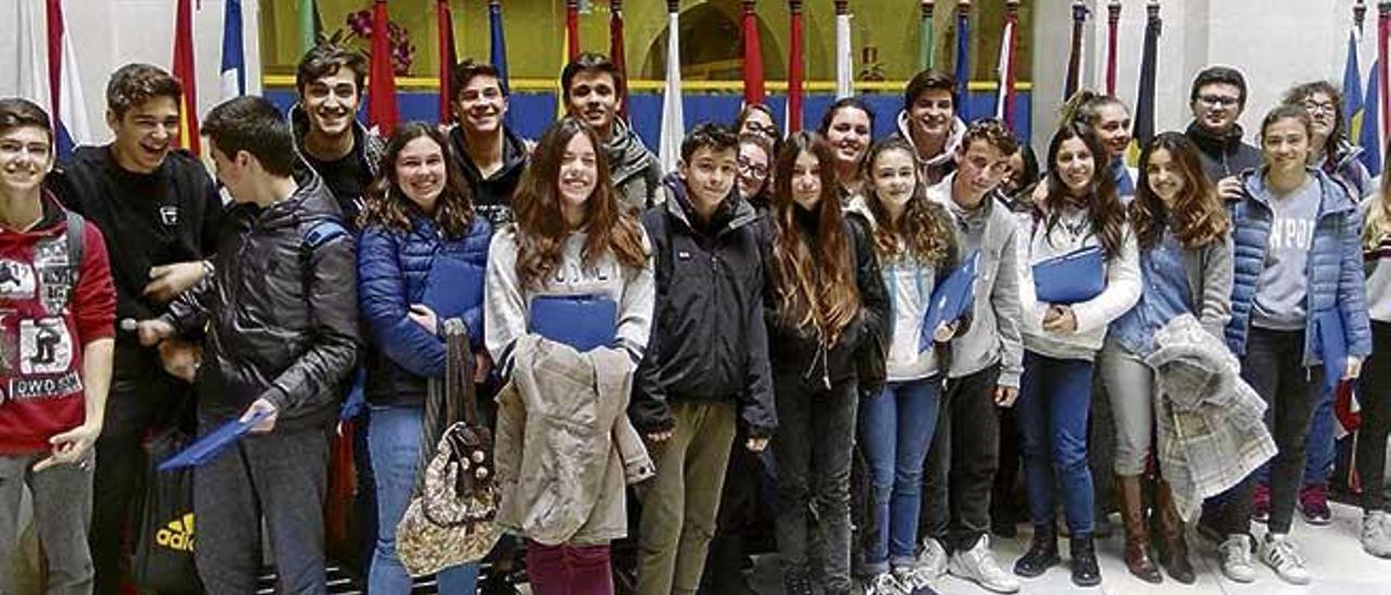 Els alumnes de 4t d´ESO del col·legi Sant Bonaventura han visita el Centre Balears Europa.