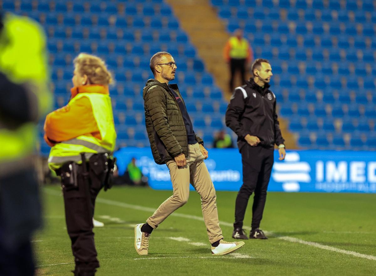 Beto durante el partido contra el Eldense en el Rico Pérez