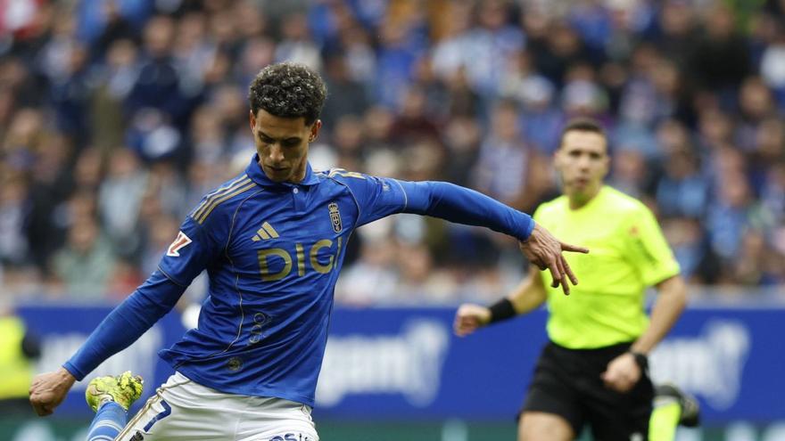 Chaira chuta a puerta. | MIKI LÓPEZ