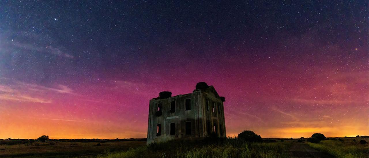 La Nasa elige una aurora boreal roja en el cielo de Cáceres como imagen del día