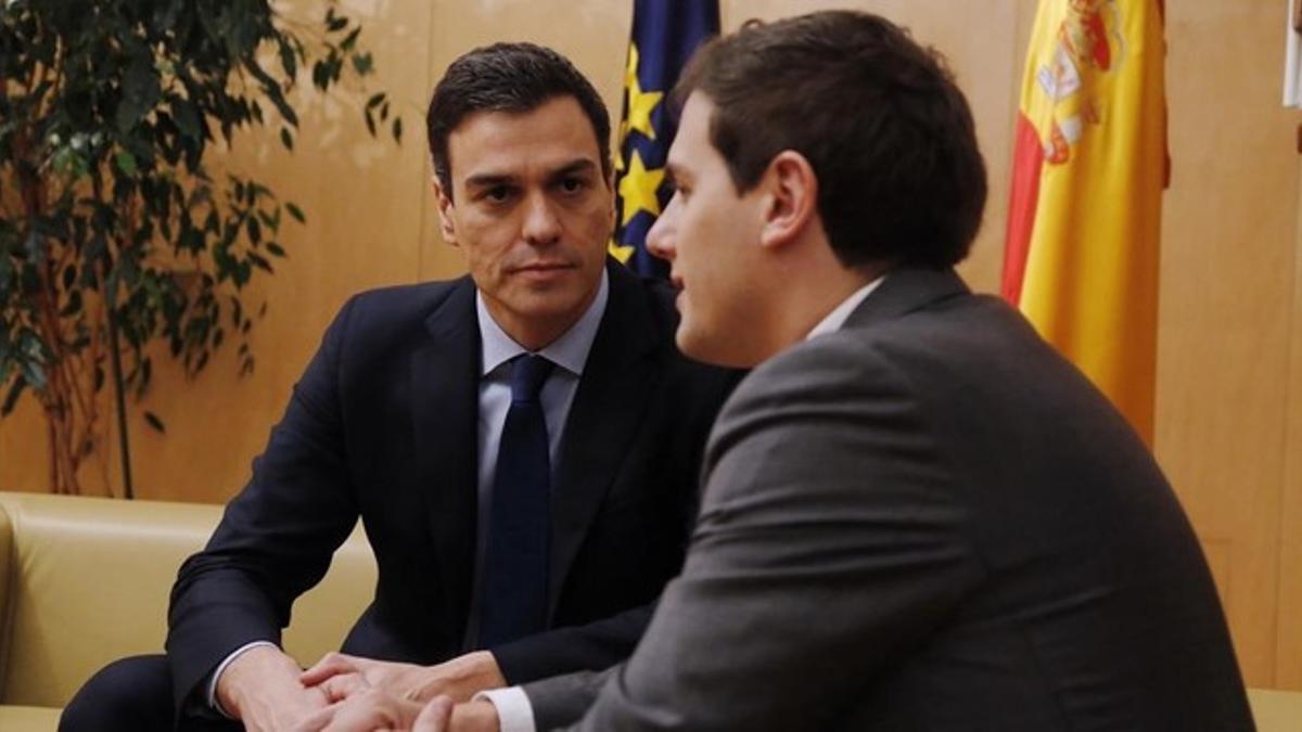 Encuentro reciente de Pedro Sánchez con Alvert Rivera.