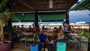 barcelona 14/08/2024 Barcelona. Barcelona sufre más oferta que nunca de restauración y lúdica con vistas al mar. - Chiringuito Santo Mojito AUTOR: JORDI OTIX