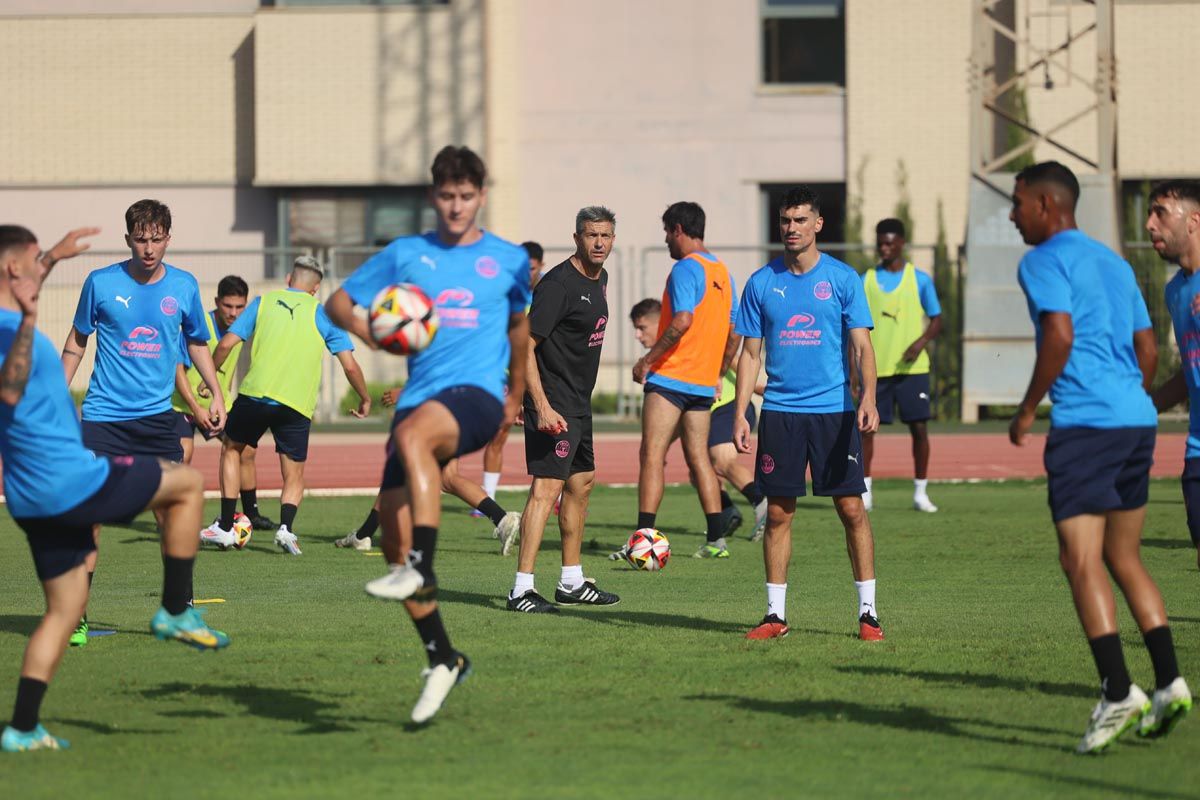 El primer entrenamiento de pretemporada de la UD Ibiza, en imágenes