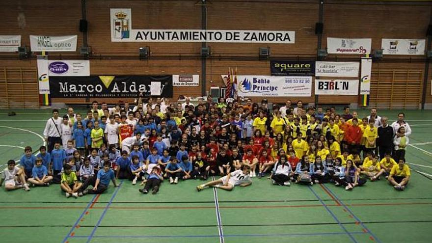 Carolina busca perforar en la final la portería leonesa.