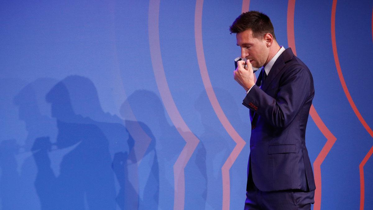 Messi llega, entre lágrimas, a su rueda de prensa de despedida