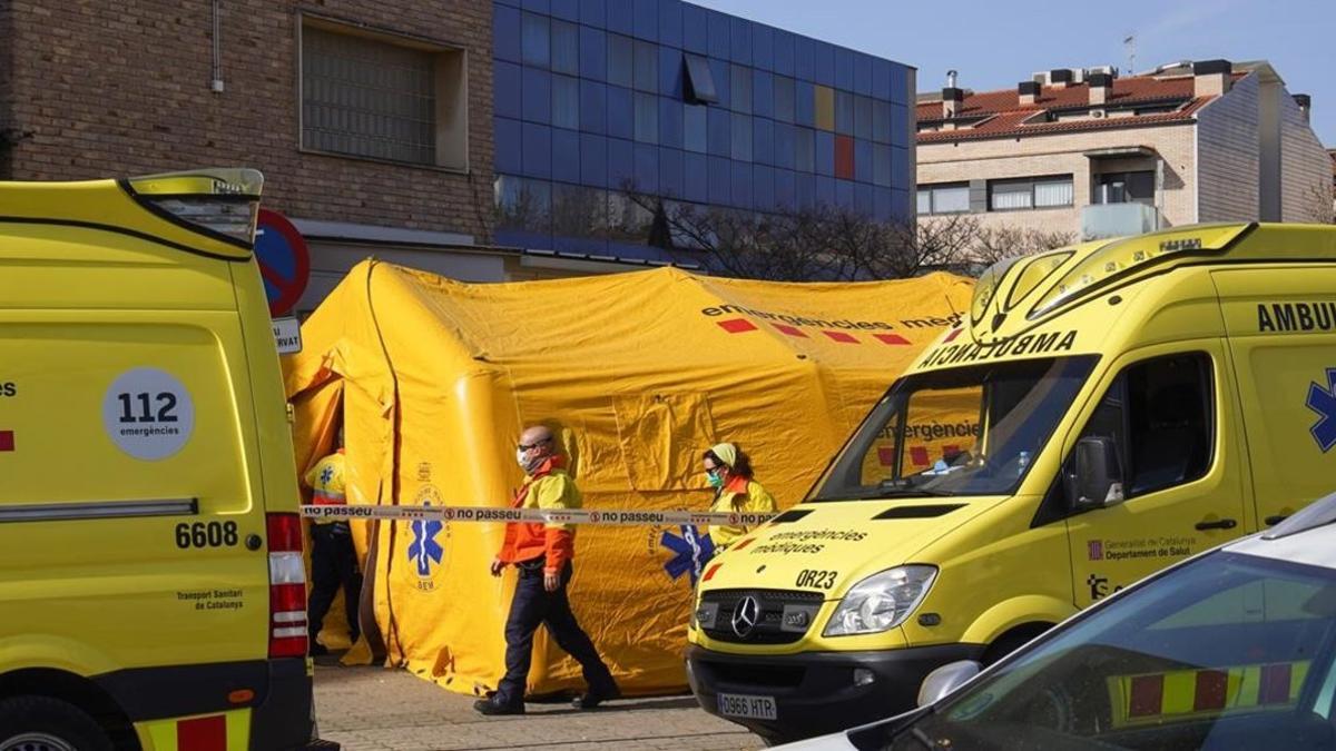 Hospital en una carpa, para el cribado de los enfermos, antes de ir al CAP en Igualada