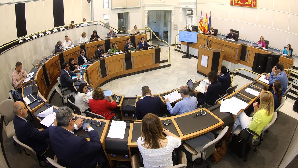 Uno de los últimos plenos celebrados en la Diputación de Alicante