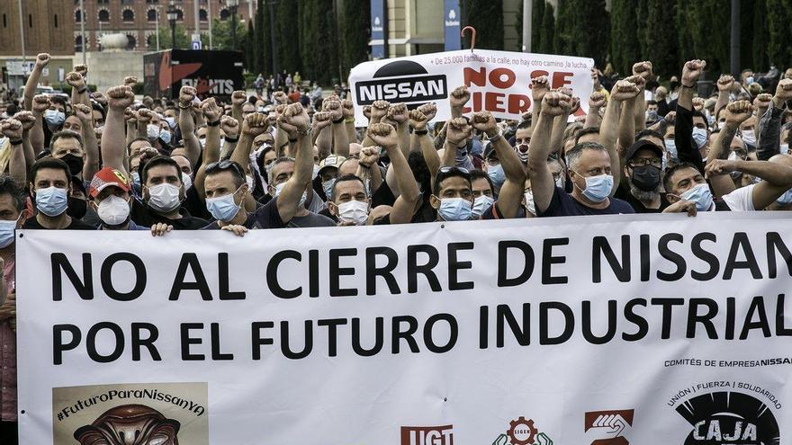 Trabajadores de las empresas auxiliares de Nissan protestan en la Zona Franca