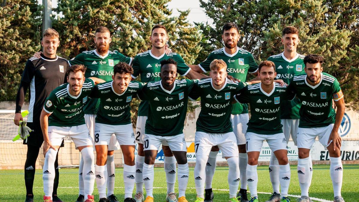 Los jugadores del Tarazona, antes de empezar un choque.