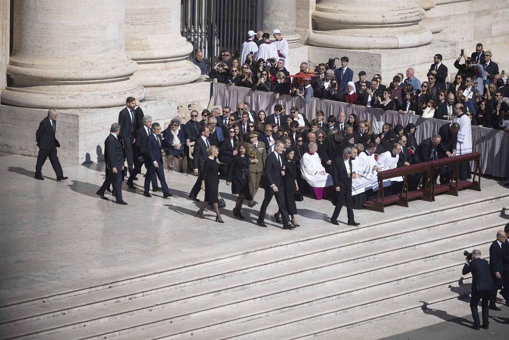 El funeral del papa Francisco en la Plaza de San Pedro del Vaticano, en imágenes