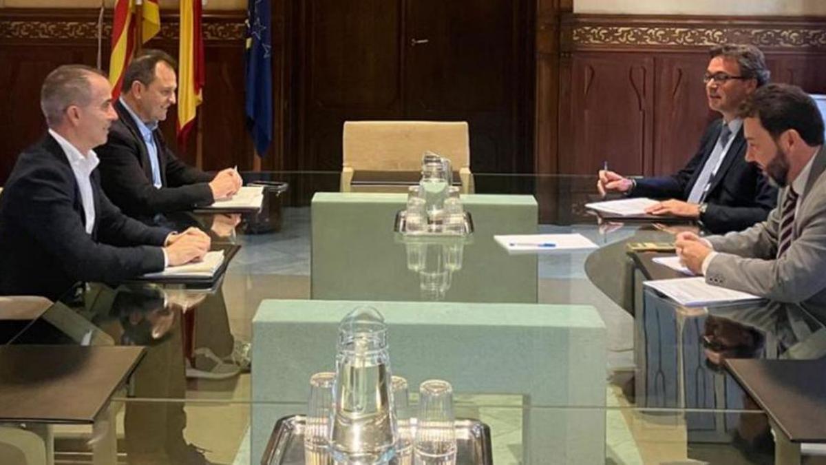 Córdoba y Alcaraz, en una reunión con el vicepresidente económico del Govern, Antoni Costa.
