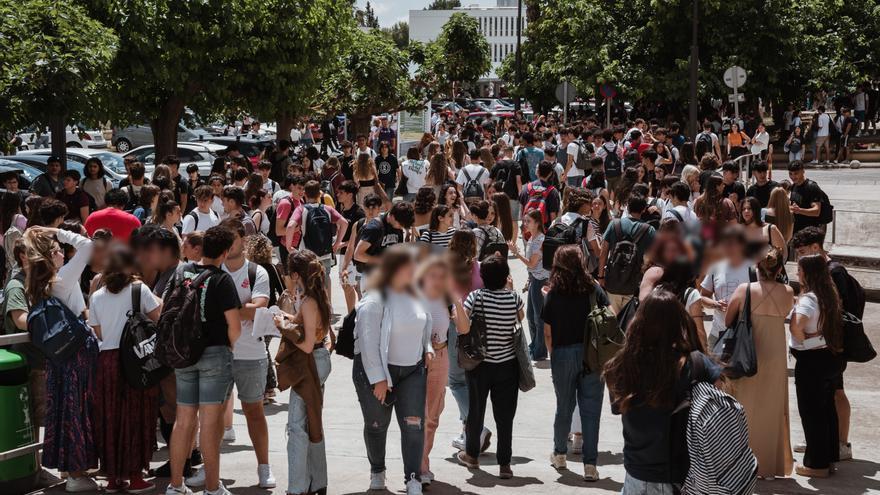 FOTOS Y VIDEO | Selectividad Baleares 2023: así ha arrancado la primera jornada de las PBAU para 4.733 alumnos en Baleares