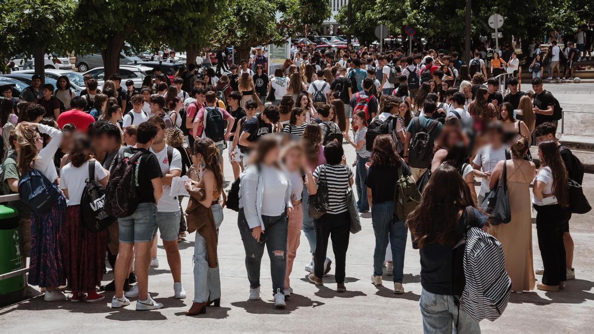 FOTOS Y VIDEO | Selectividad Baleares 2023: así ha arrancado la primera jornada de las PBAU para 4.733 alumnos en Baleares