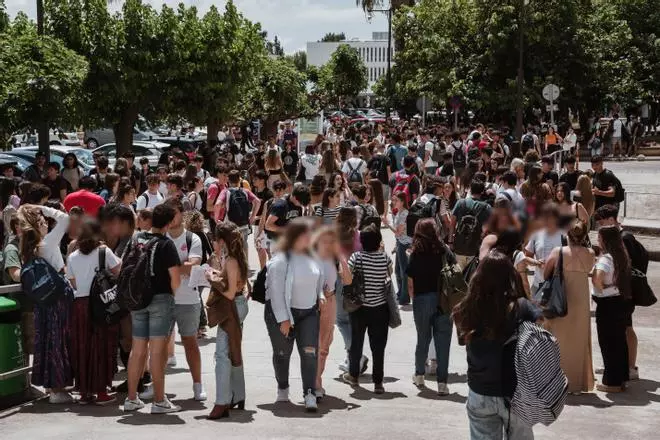 FOTOS Y VIDEO | Selectividad Baleares 2023: así ha arrancado la primera jornada de las PBAU para 4.733 alumnos en Baleares