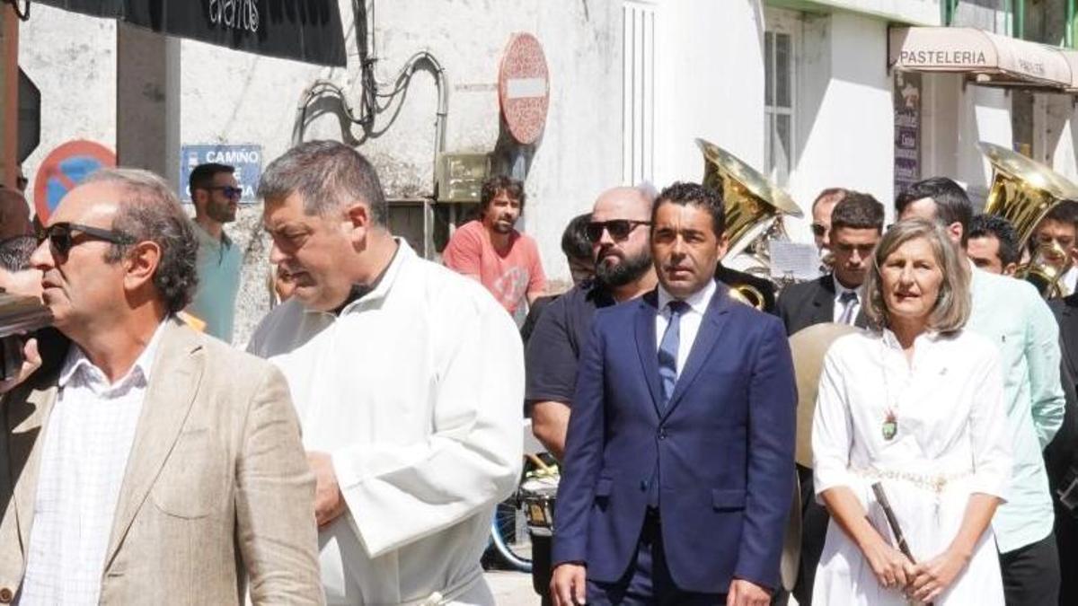 Luis López durante la procesión de la Virxe de As Dores en Forcarei.