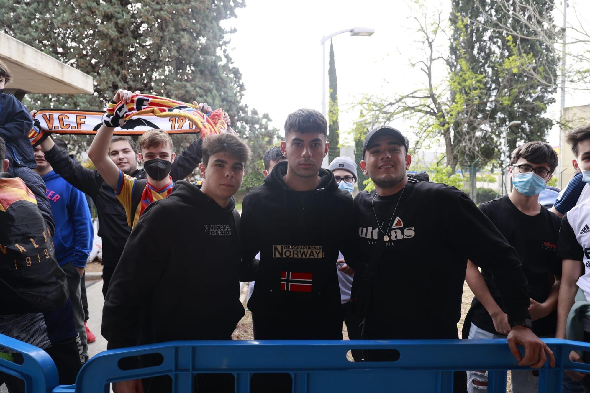 Comienza la peregrinación de los valencianistas a La Cartuja