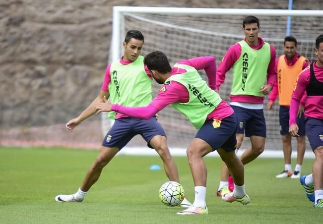 Entrenamiento de la UD Las Palmas en Barranco ...