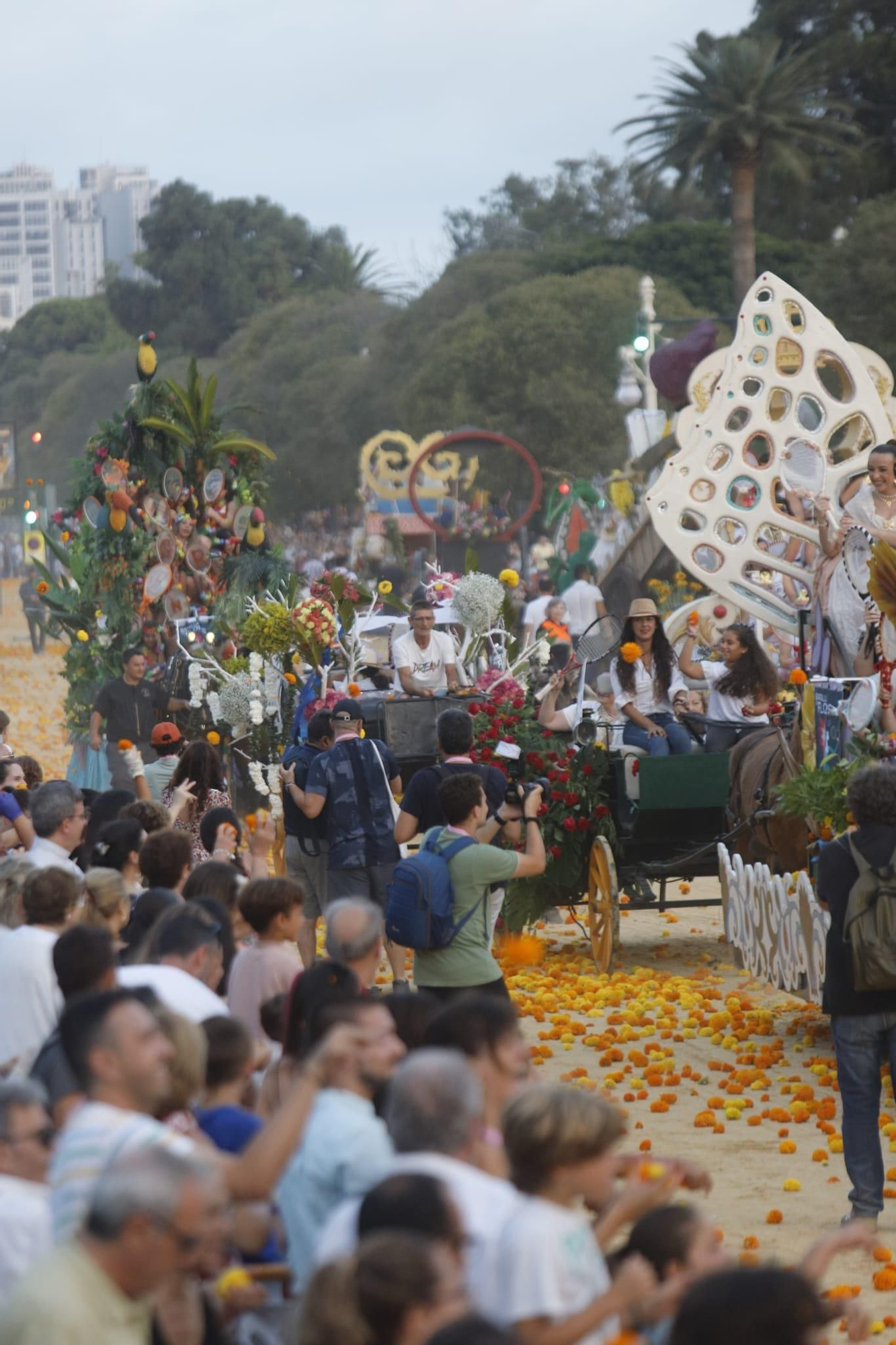Así ha sido la Batalla de Flores en València 2024