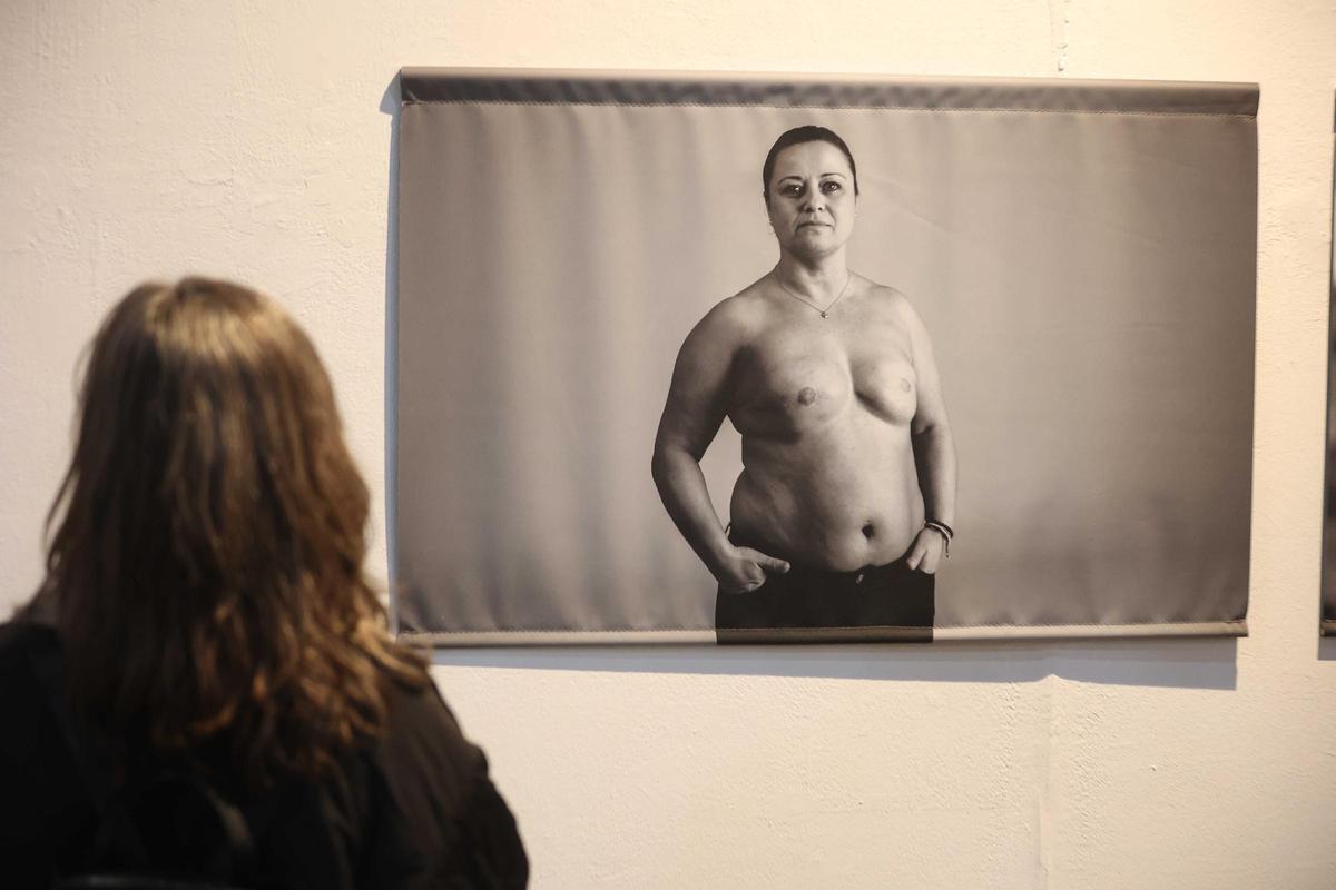 'Virando o rosa': O cancro de mama, nunha exposición sen estereotipos e con perspectiva de xénero na Coruña