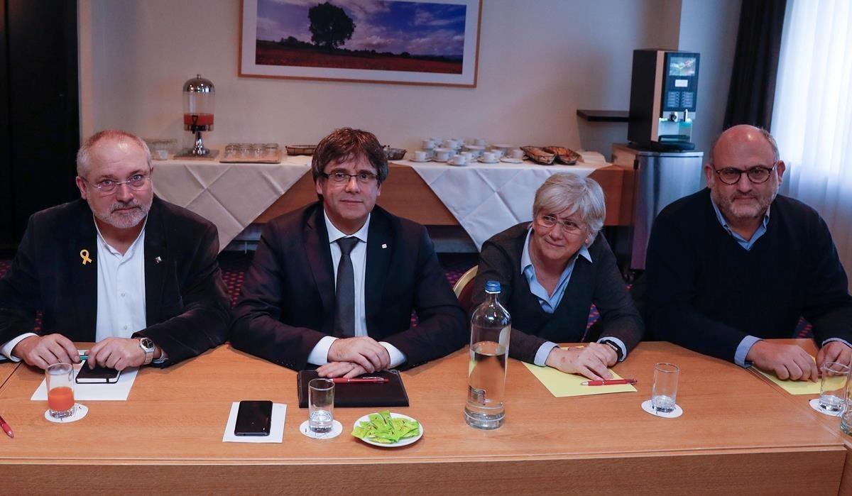 lainz41919053 former catalan president carles puigdemont and dismissed cat180205131848