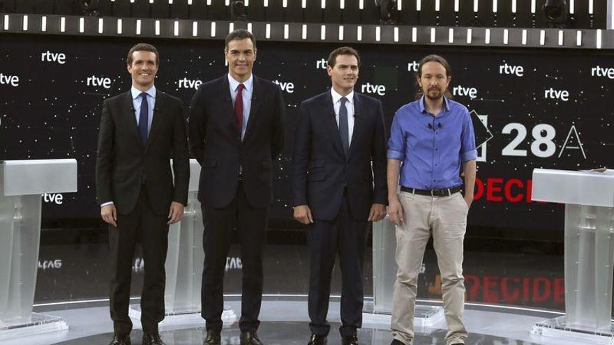 Casado y Rivera estrenan su alianza contra Sánchez en el debate de TVE