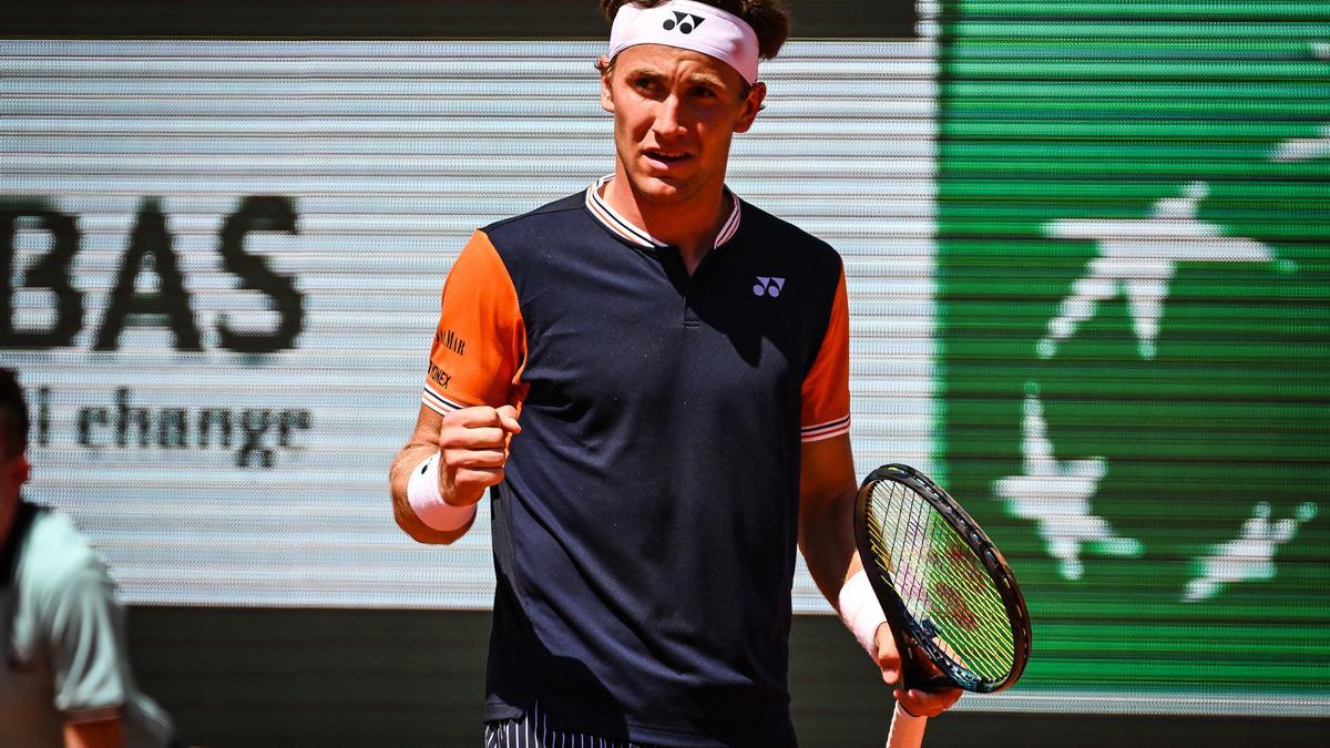 El tenista noruego Casper Ruud durante un partido en Roland Garros 2023.