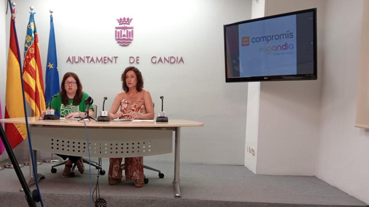La directora general de Educación de Gandia y la concejala del área, este miércoles, en la rueda de prensa