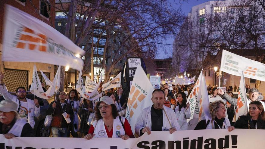 Impacto de la huelga de médicos en la Comunitat Valenciana: 75 cirugías canceladas al día, 4.000 citas en los ambulatorios y 6.595 en especialidades