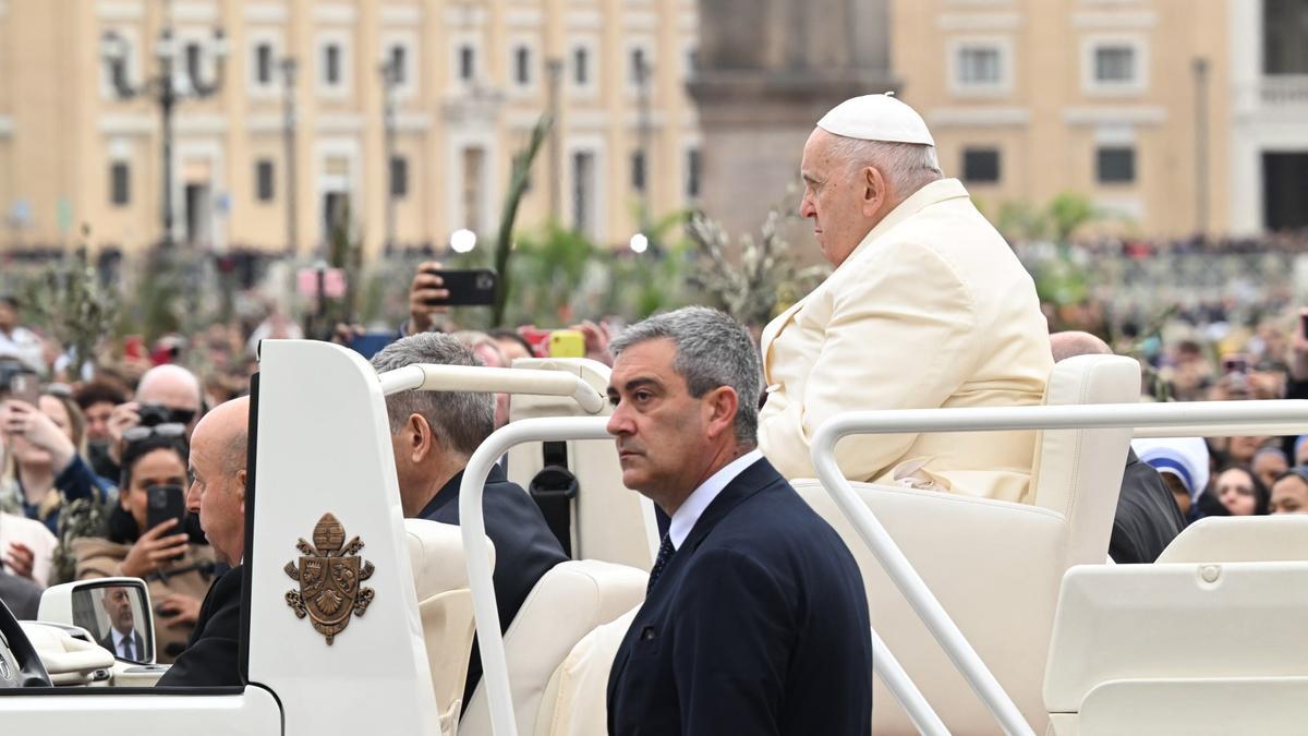 El papa Francisco preside la misa del Domingo de Ramos en la Plaza de San Pedro
