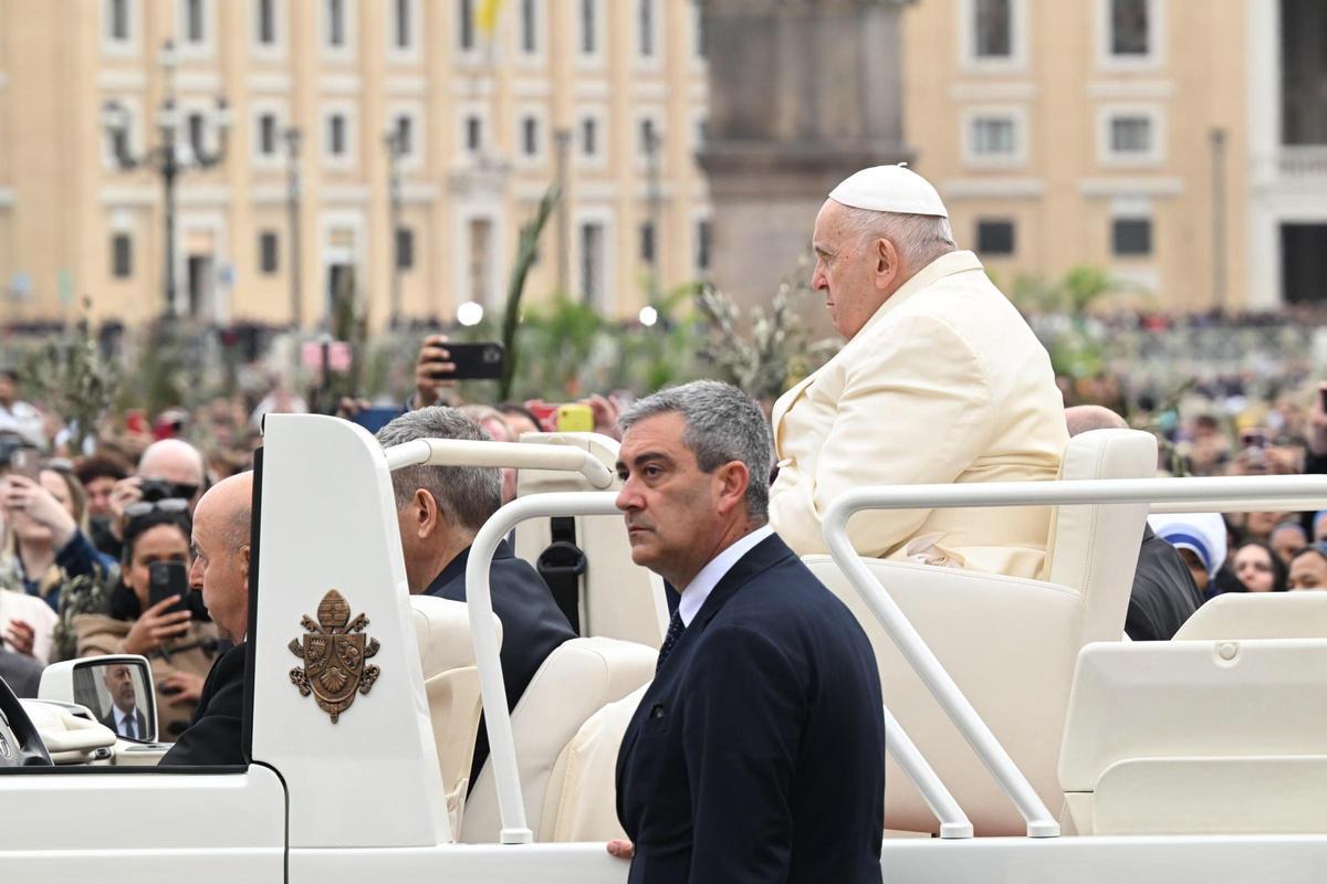 El papa Francisco preside la misa del Domingo de Ramos en la Plaza de ...